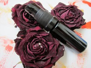 moisturizer, serum, anti-aging, skincare, benefits, effectiveness, signs of aging, ingredients, hydration, penetration, collagen, elasticity, fine lines, wrinkles.