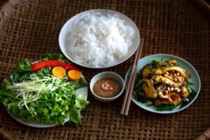 Weight management, nutrition, energy, nutrients, macronutrients, micronutrients, balanced and nutritious diet, weight loss efforts.