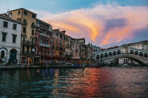 summer gateways, Must-visit places, Family-friendly vacations, Romantic retreats, Cultural experiences, Urban adventures, Wellness retreats, Culinary travel, Historic landmarks, Hidden gems