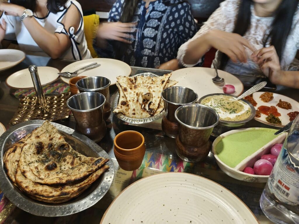 desi vibes, food, punjavi food, dal makhani, garlic naan, butter naan
