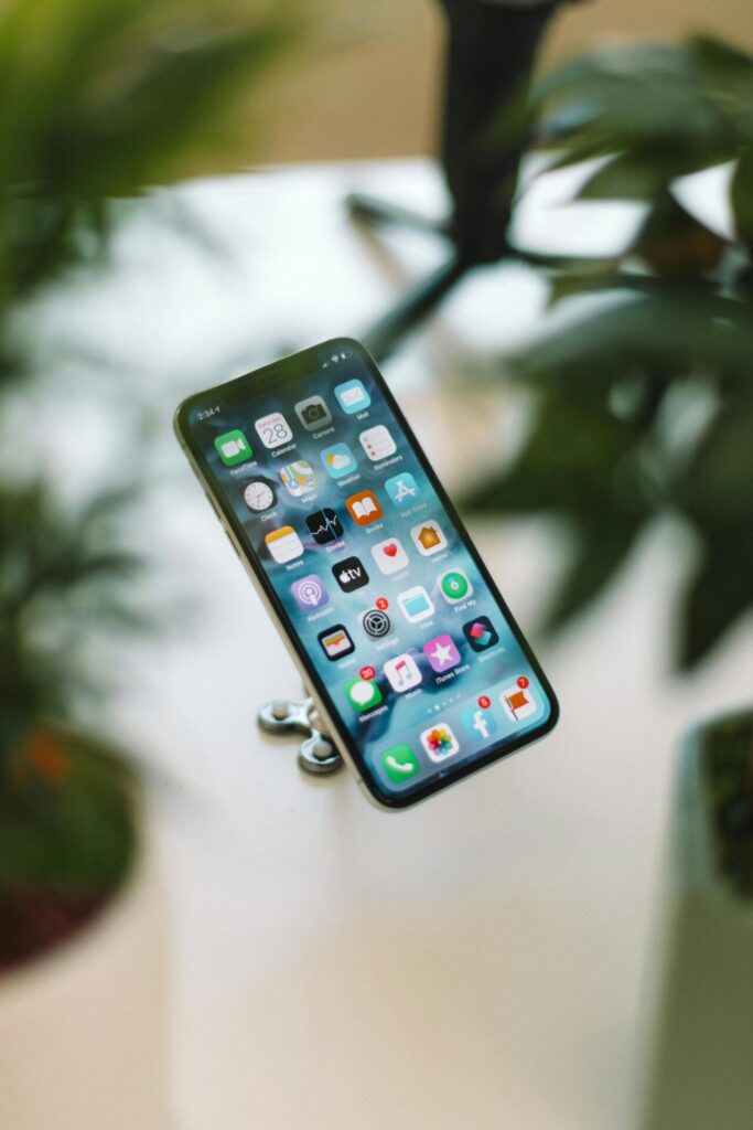 making new friends as an adult, how to make friends as an adult, adult friendships, meeting new people, social connections, making friends, friendship tips, adult social life