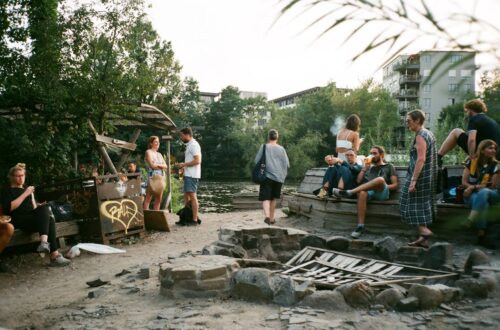 offline dating, meet someone special, real-world connections, dating without apps